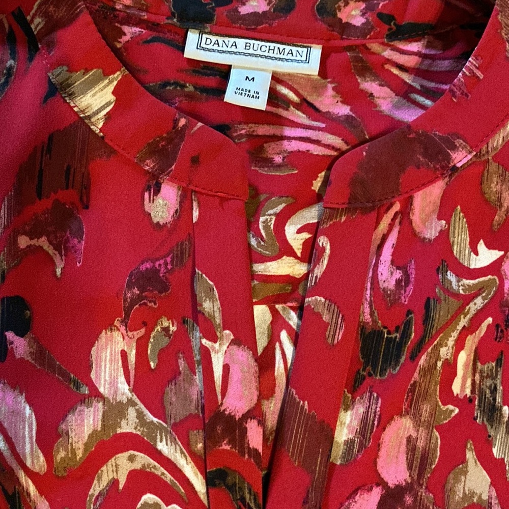 Dana Buchman. Women’s blouse.